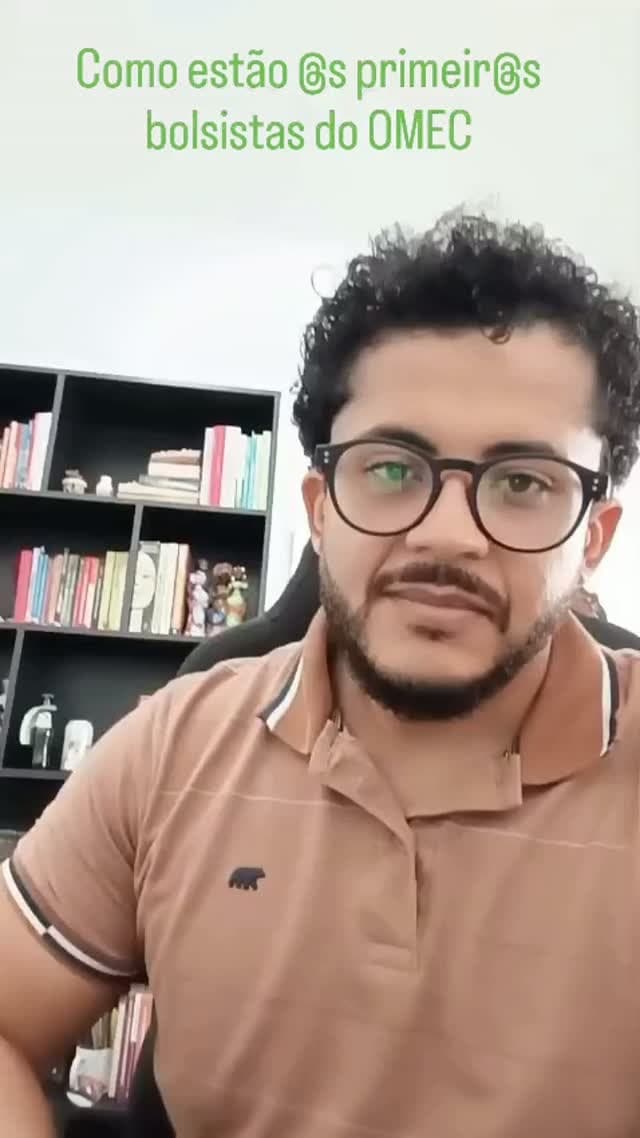 João Gomes da Silva em quadro de vídeo da série sobre os primeiros bolsistas do OMEC